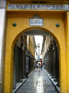Entrada a la alcaicería de Granada